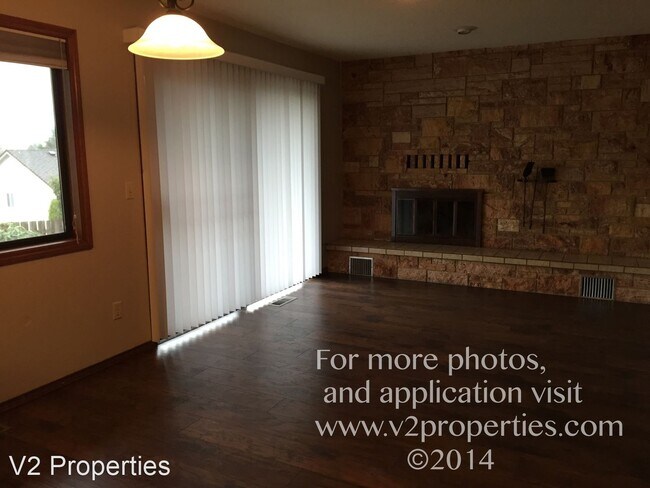 Building Photo - 2453 SW Willowbrook Ave