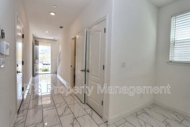 Foto del edificio - 4268 Emerald Gate Ln