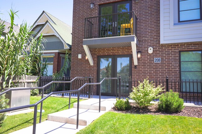 Building Photo - 208 N 200 W