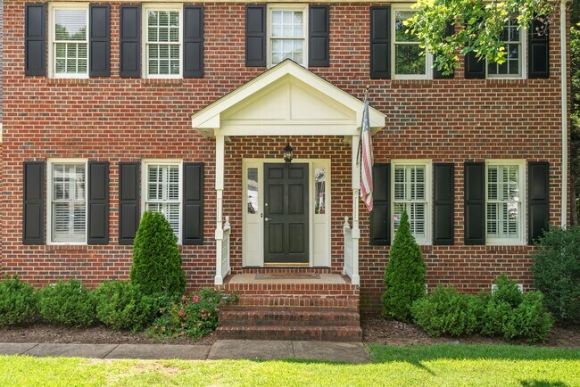 Building Photo - AVAILABLE NOW! NEW PRICE! Charming 4-bedro...