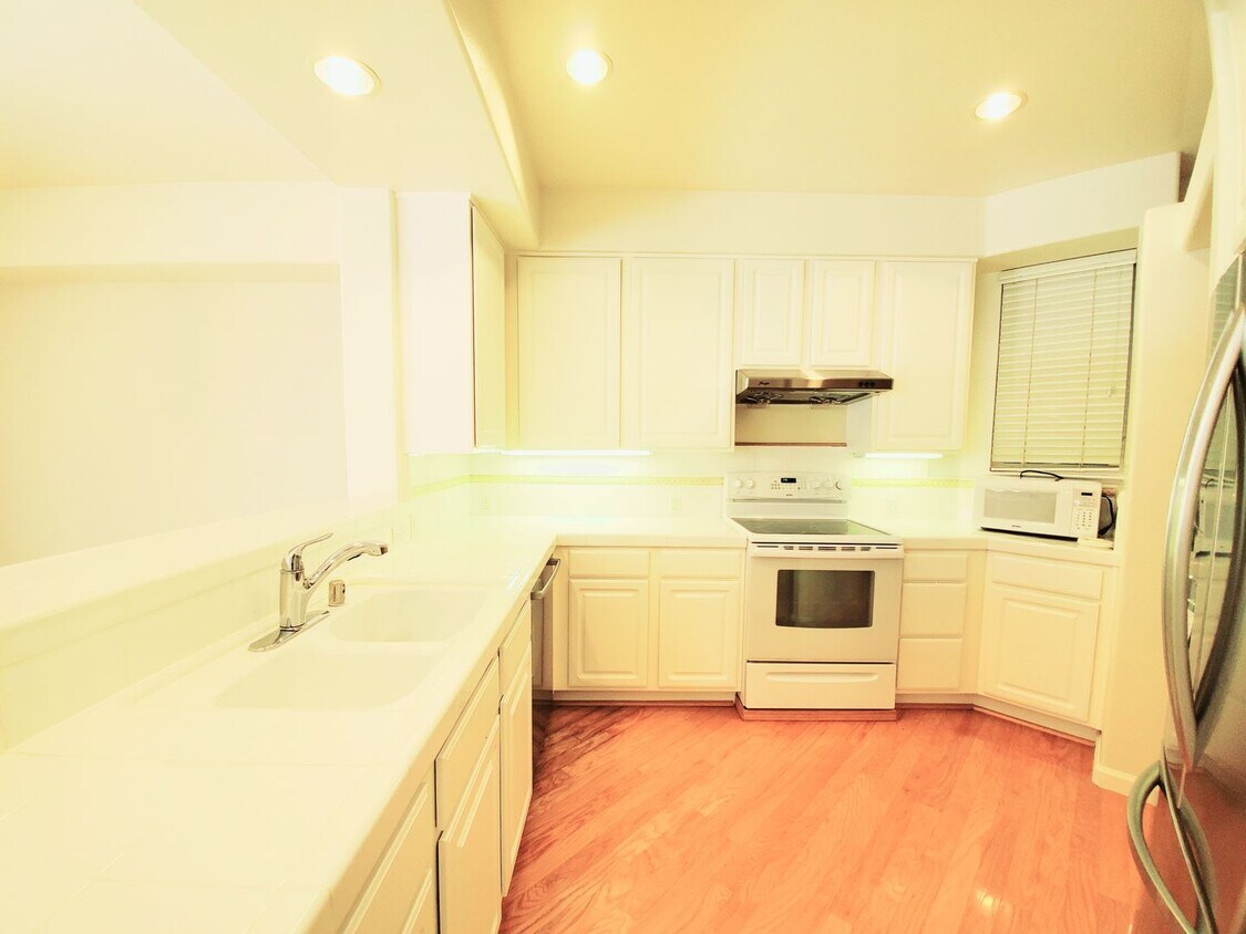 Primary Photo - 860 Meridian Bay Ln