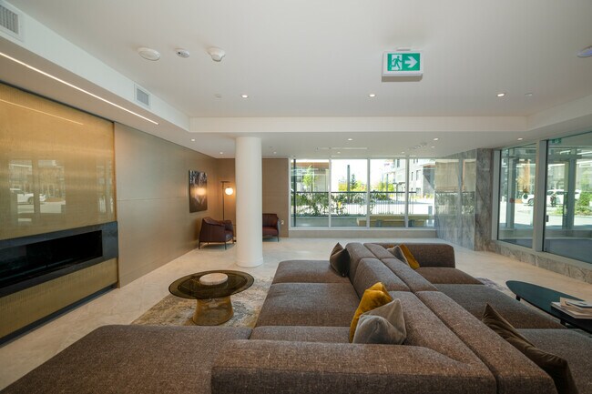 Building Photo - 703-777 Harbour Way