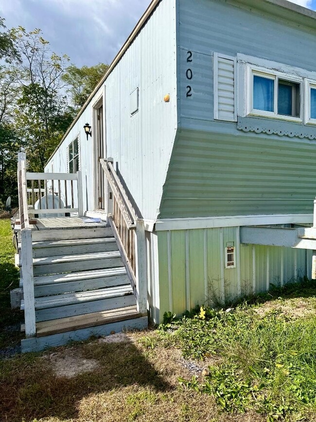 Building Photo - 202 Dodge Ave