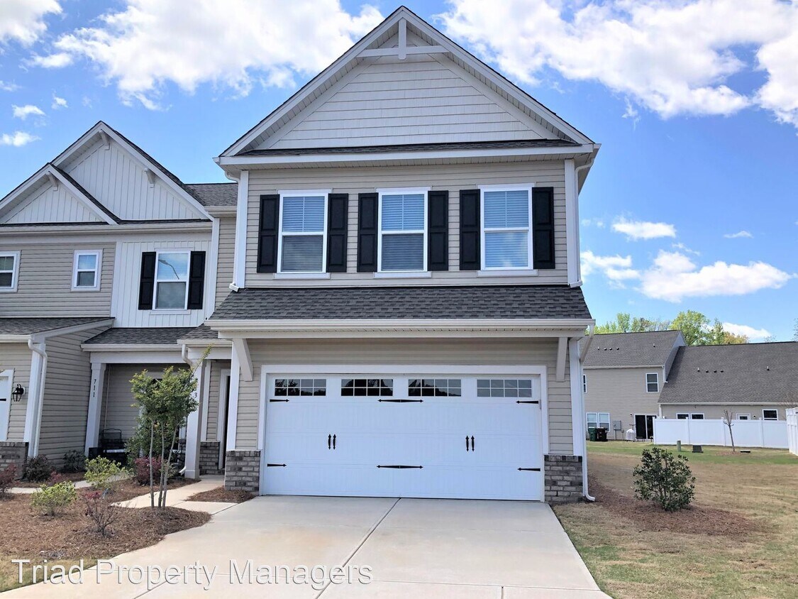 Primary Photo - 3 br, 2.5 bath House - 713 Wrenn Miller St.