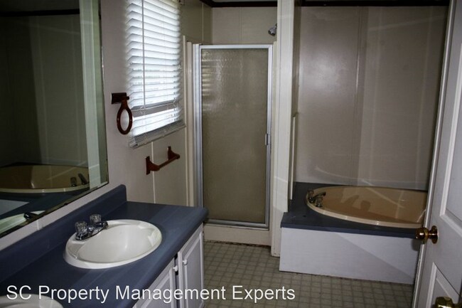 Foto del edificio - 3 br, 2 bath House - 115 Kenney Rd
