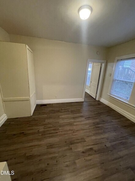 Building Photo - 305 Kennedy St