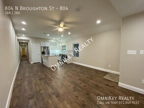 Building Photo - 804 N Broughton St