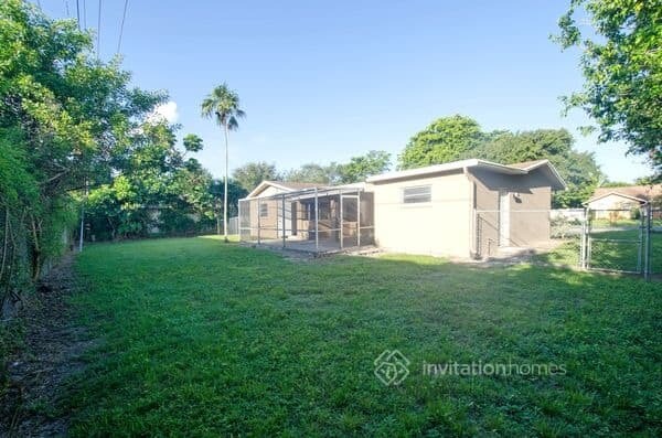 Building Photo - 142 SW 52nd Ave