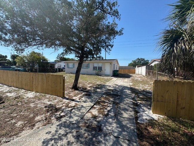 Building Photo - 2415 Sadler Ln