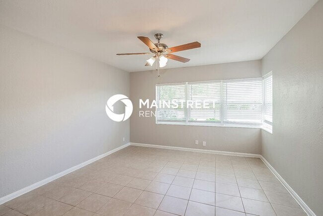 Foto del edificio - 4 Bedroom Pet-Friendly Home in Jacksonville, FL with Main Street Renewal