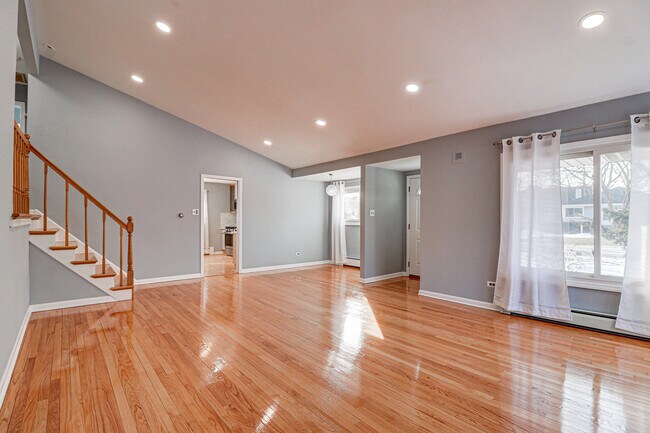 Foto del edificio - 3040 Knollwood Ln