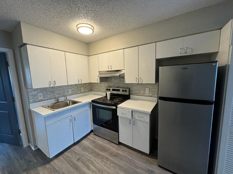 Foto principal - 7525 83rd St N