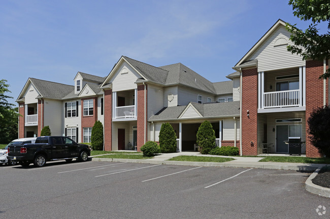 Lakeside - Plenty of parking available - Fox Ridge/ Fox Ridge at Lakeside Apartments