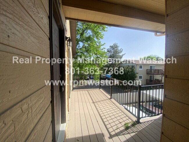 Foto del edificio - Come See This Great 2 Bedroom 1 Bath Condo...