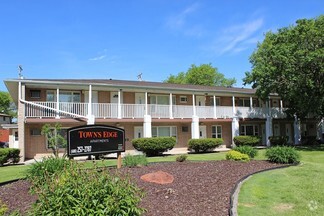 Building Photo - Town's Edge Apartments