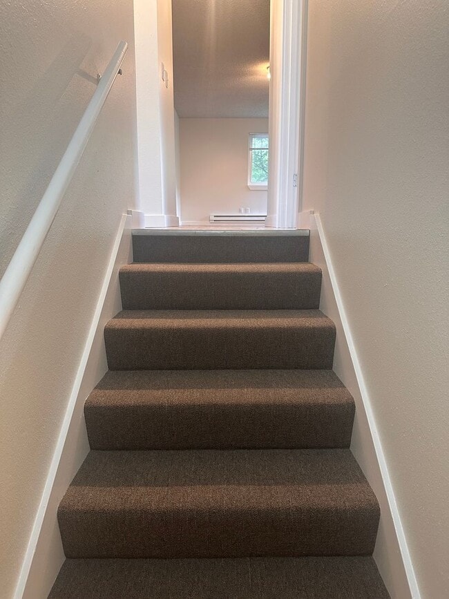 Foto del edificio - Spacious Top-Floor 2BD in Beautiful Magnol...