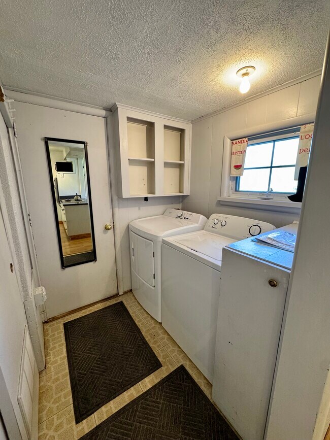 Foto del edificio - 1535 Monterey Ct