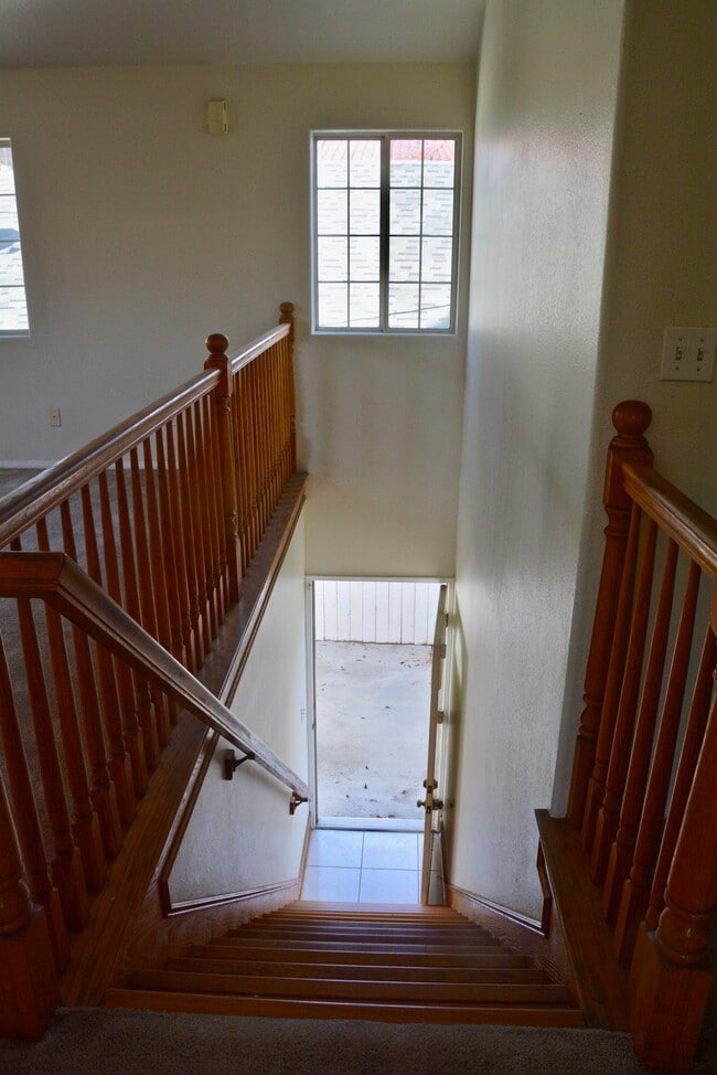 Foto del edificio - 548 N Windsor Blvd