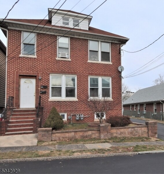 Primary Photo - 20 Hunt Pl