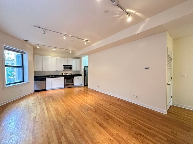 Photo - 4715 N Sheridan Rd Apartment
