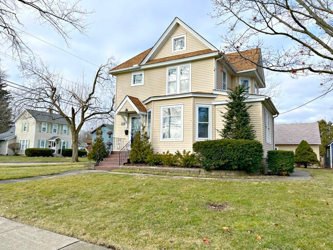 Building Photo - 603 Amsterdam St