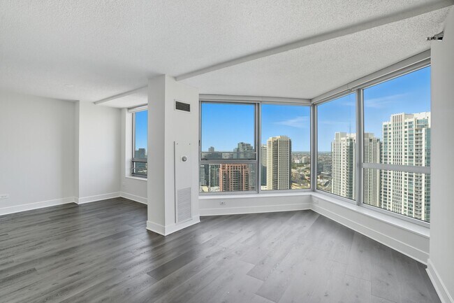 Foto del edificio - 332 N Canal St