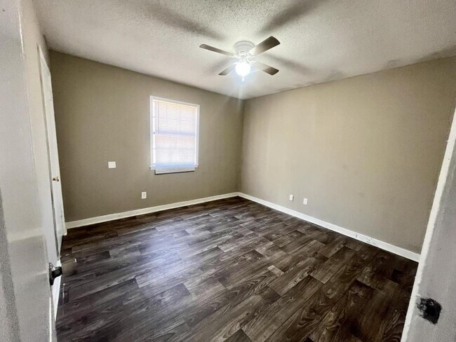 Foto del edificio - 90 Widows Rd