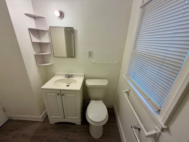 Foto del edificio - For Lease: Totally Updated 3 Bedroom 1 Bath Welcome Section 8 Call 313-429-3244 KPM Detroit