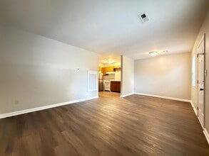 Building Photo - 221 Quintas Ave