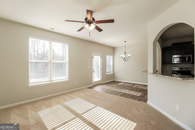 Building Photo - 285 Magnaview Dr
