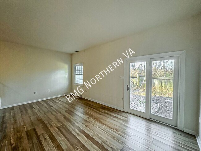 Foto del edificio - 9963 Capperton Dr