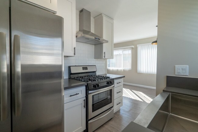 Foto del edificio - 12441 Gilmore Ave