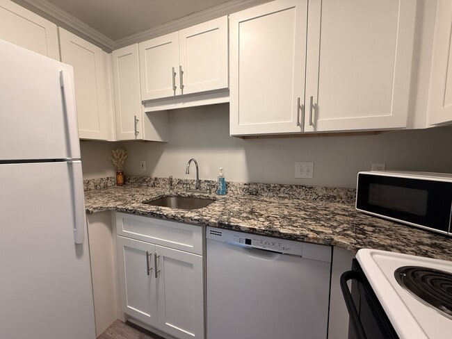 Foto del edificio - 7700 Porcher Dr