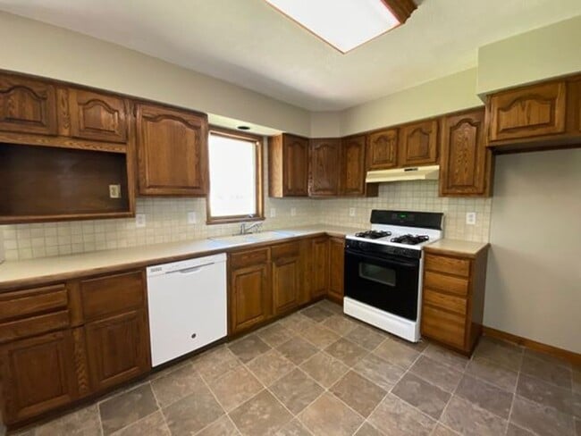 Foto del edificio - Cute 3 Bedroom with basement