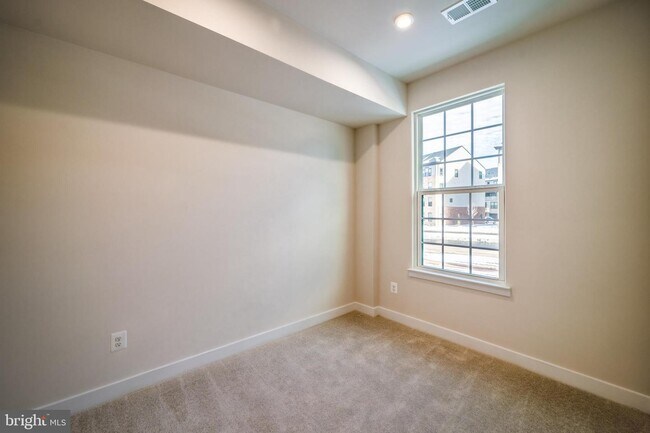 Building Photo - 14062 Sunrise Valley Dr