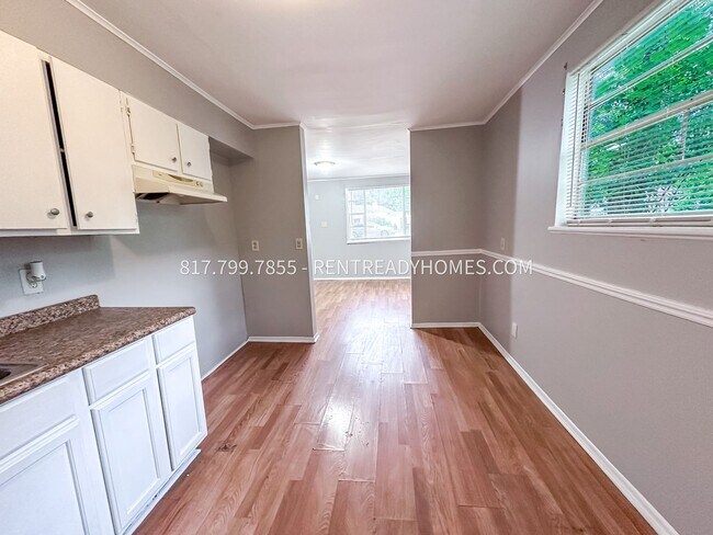 Foto del edificio - 1341 Woodward Rd
