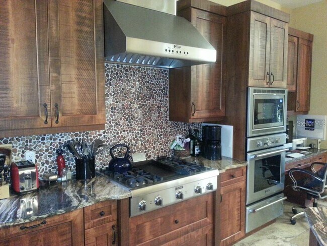 Foto del edificio - 1953 Freedom Dr