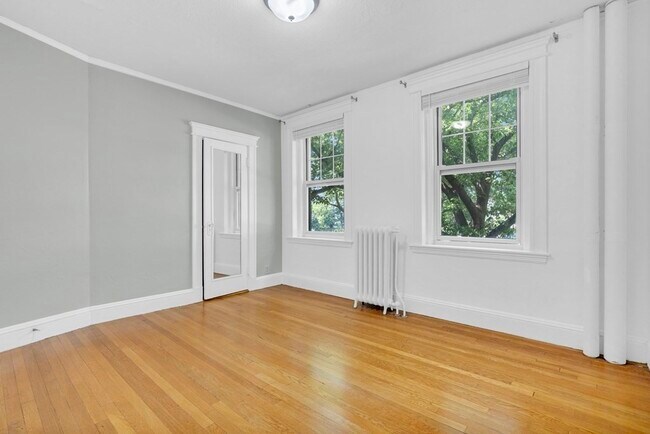 Building Photo - 122 Riverway