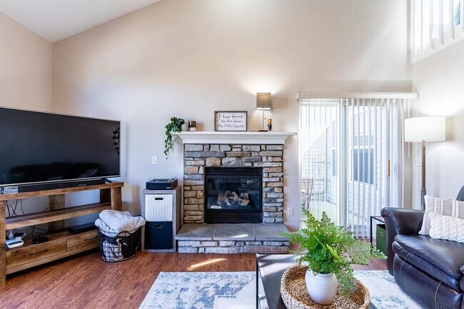 Living Room 4 - 9910 Oak Trail Rd