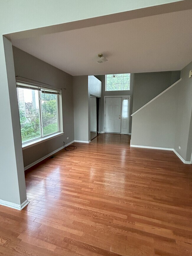 Foto del edificio - 707 Red Oak Ct