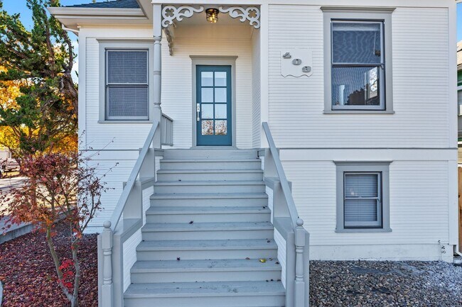 Building Photo - Downtown Napa 2 bdrm 1.5 Bath Home Availab...