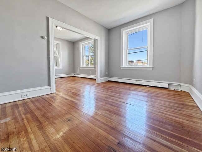 Building Photo - 154 Hudson St
