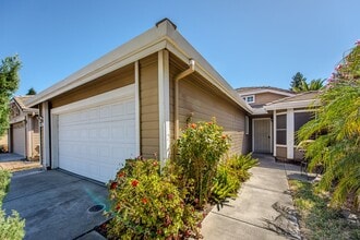 Building Photo - 885 Dinsdale Cir