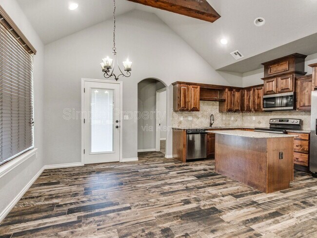 Foto del edificio - 20575 Pioneer Dr