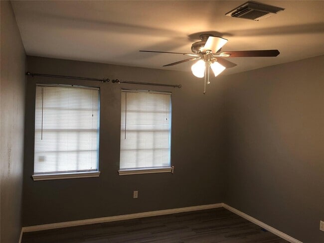 Foto del edificio - 16342 Autumn Wind Dr