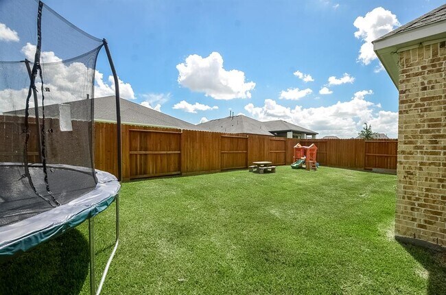 Building Photo - 27411 Lynnwood Ridge Dr