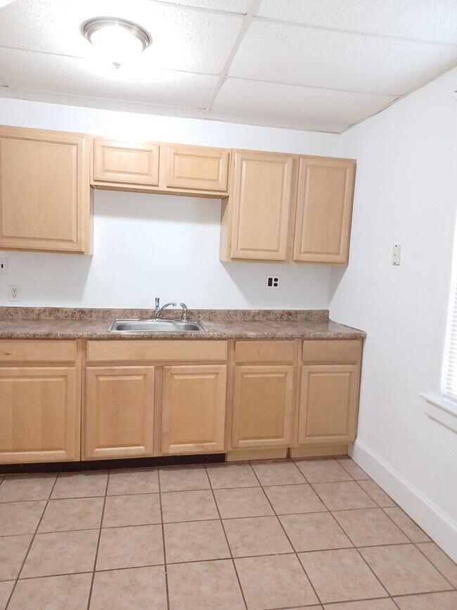 Cocina - 2437 Sycamore St