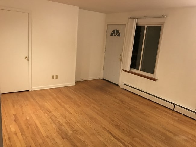 Foto del edificio - 135 New Britain Ave