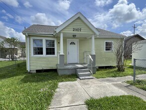 Building Photo - 2107 Montesquieu St