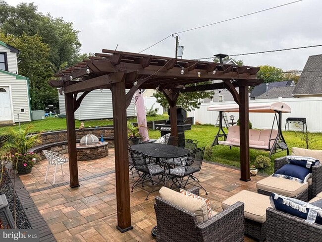 Building Photo - 27 Middleton Ln